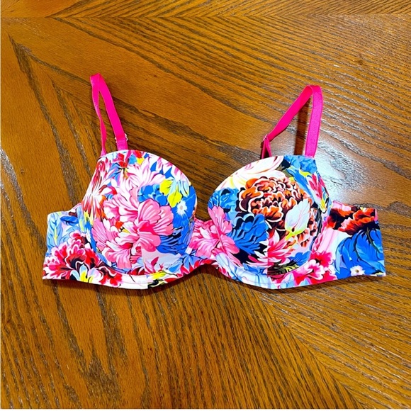 Set of 2 NWOT Victoria Secret Bras - Picture 4 of 4